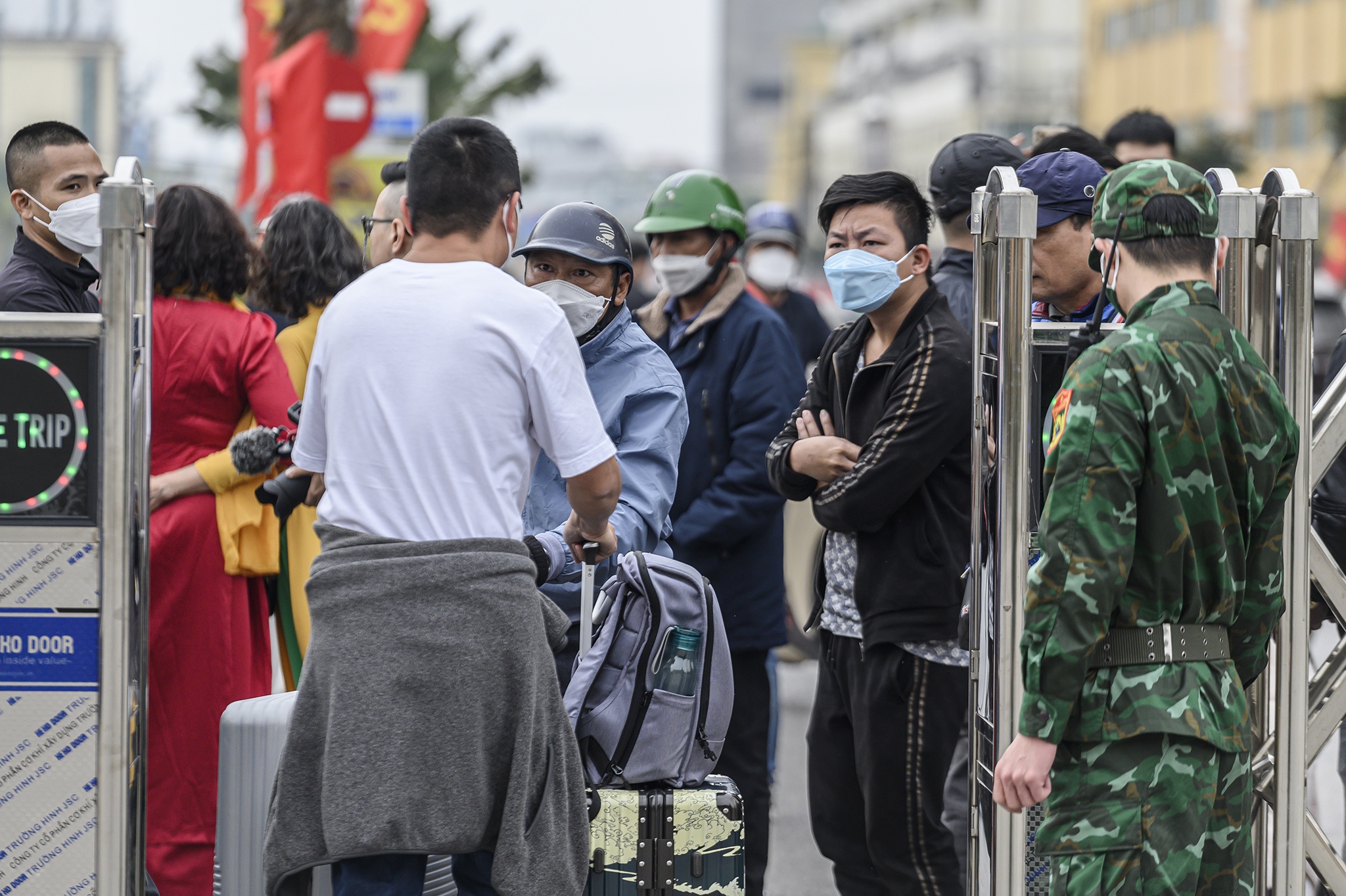 Trung Quoc,  Viet Nam,  Mong Cai,  cua khau Mong Cai,  xuat nhap canh anh 6