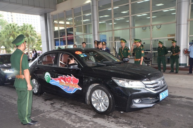 Quang Ninh,  Trung Quoc,  xe du lich,  Mong cai,  khach du lich,  du lich anh 1