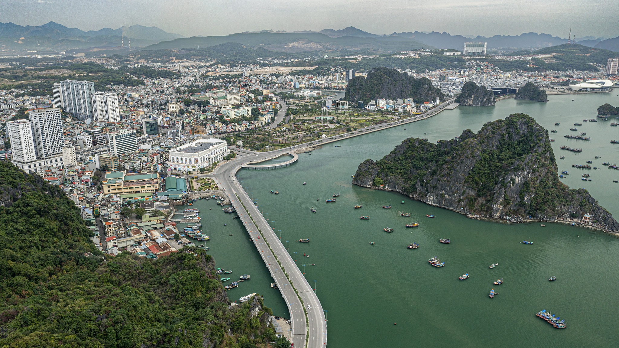 Quang Ninh se la thanh pho Trung uong, co 7 thanh pho truc thuoc hinh anh