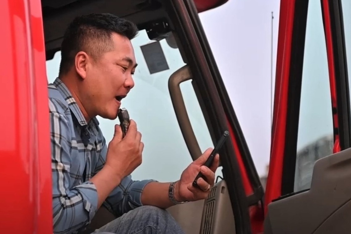 Tai xe Ha Noi chay 120 km, xep hang xuyen dem dang kiem o Hai Phong hinh anh