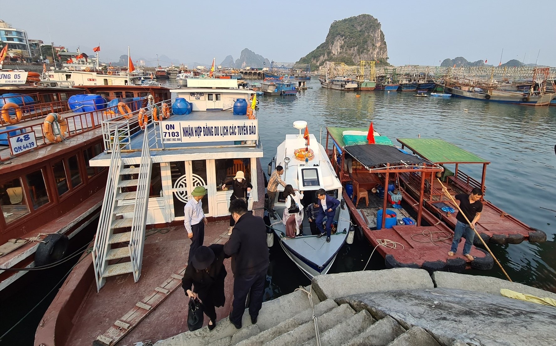 Nguoi dan mong muon giu lai cang Cai Rong hinh anh