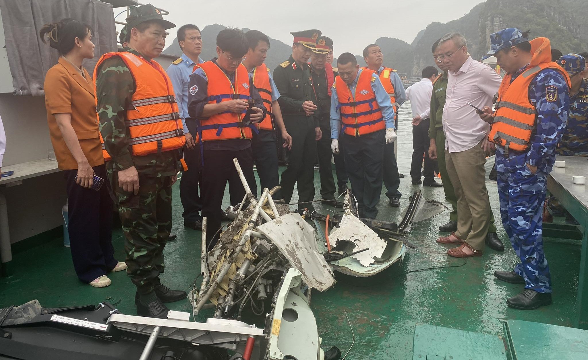 Quang Ninh,  roi may bay,  Bell 505,  Hai Phong,  vot xac may bay anh 9