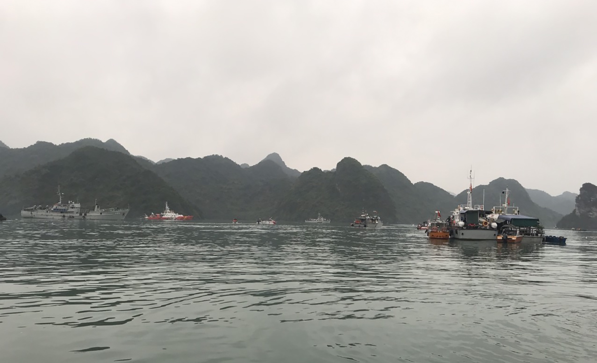 Quang Ninh,  roi may bay,  Bell 505,  Hai Phong,  vot xac may bay anh 1