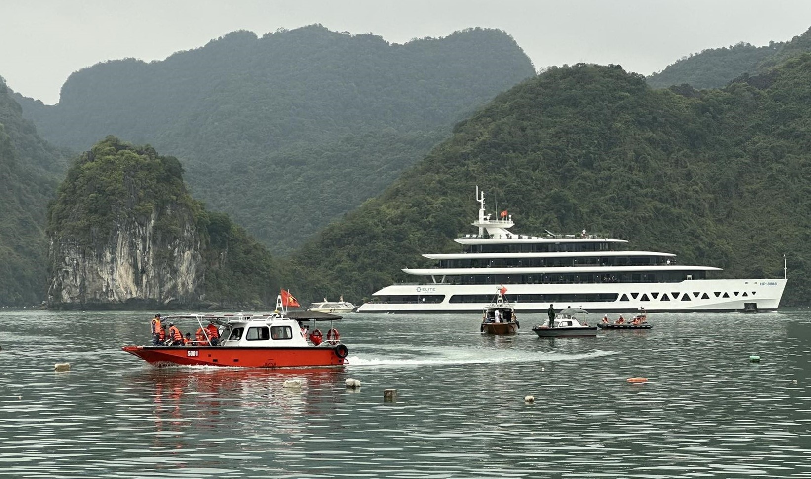 Quang Ninh,  roi may bay,  Bell 505,  Hai Phong,  vot xac may bay anh 3