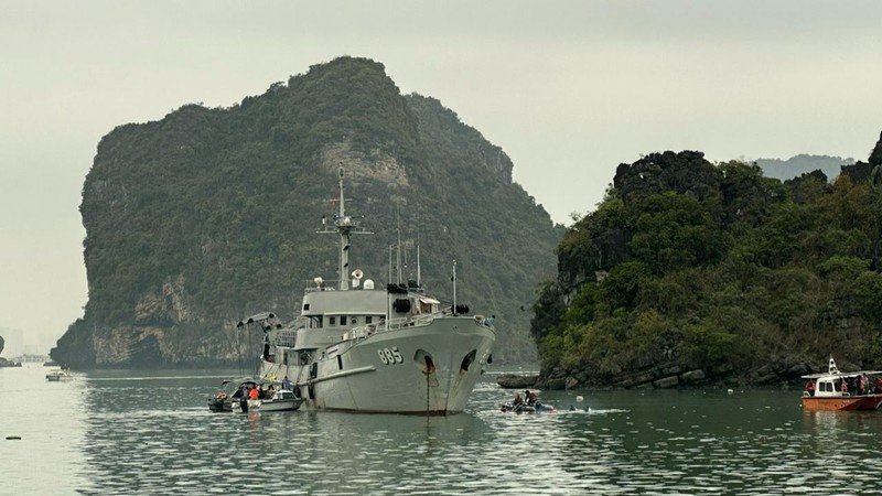 Tim thay nan nhan thu 4 vu roi may bay Bell 505 hinh anh