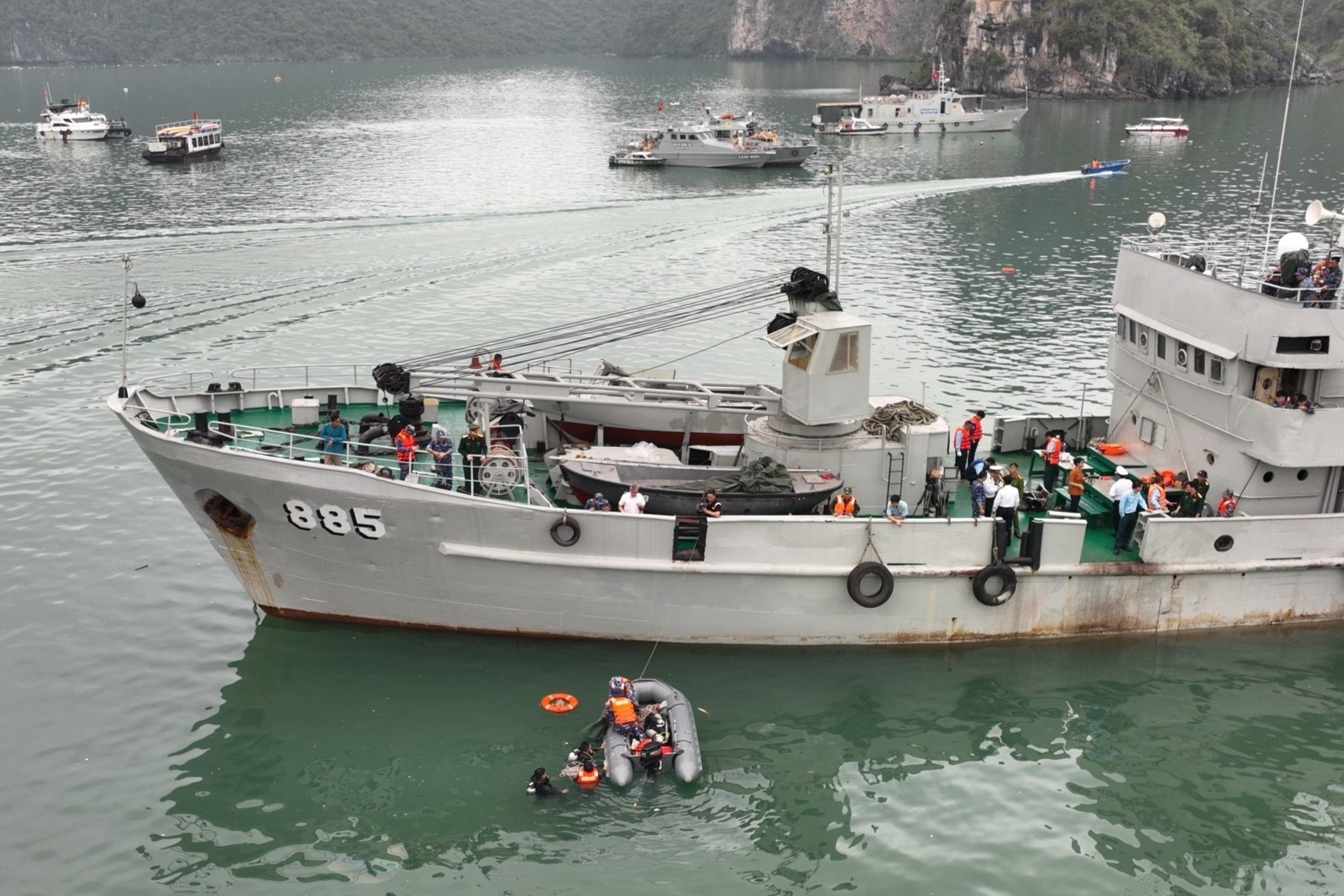 Vu may bay Bell 505 roi: Mo rong ban kinh tim kiem len 7,2 km hinh anh