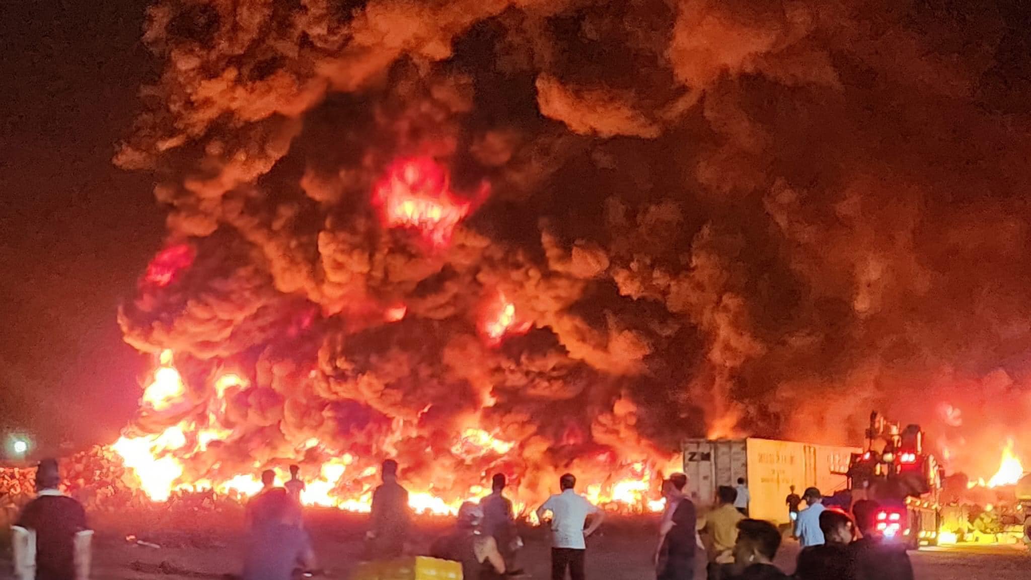 Chay bai tap ket phao xop gan cang Cai Rong hinh anh