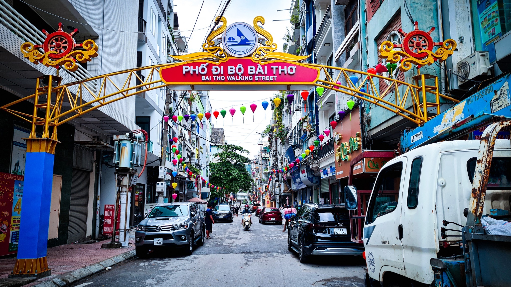 Ha Long sap mo them pho di bo duoi chan nui Bai Tho hinh anh