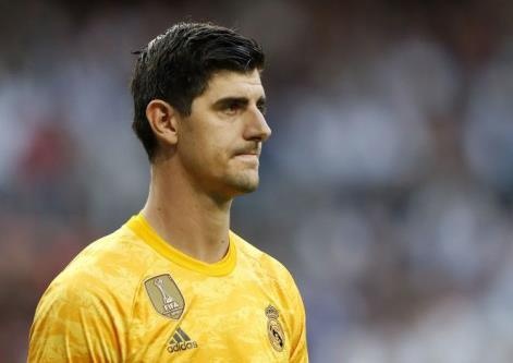 Courtois tuot doc khong phanh, loi tai ai? hinh anh