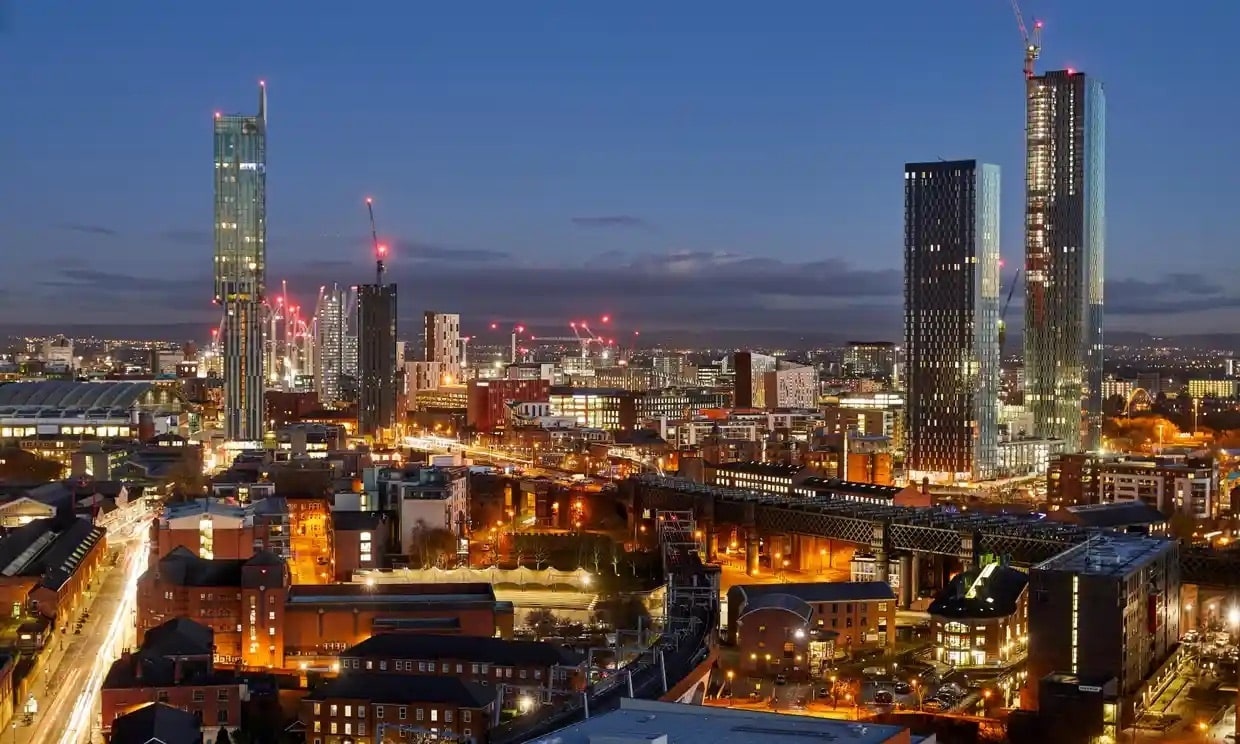 Manchester ap dung quy dinh thu phi luu tru hinh anh