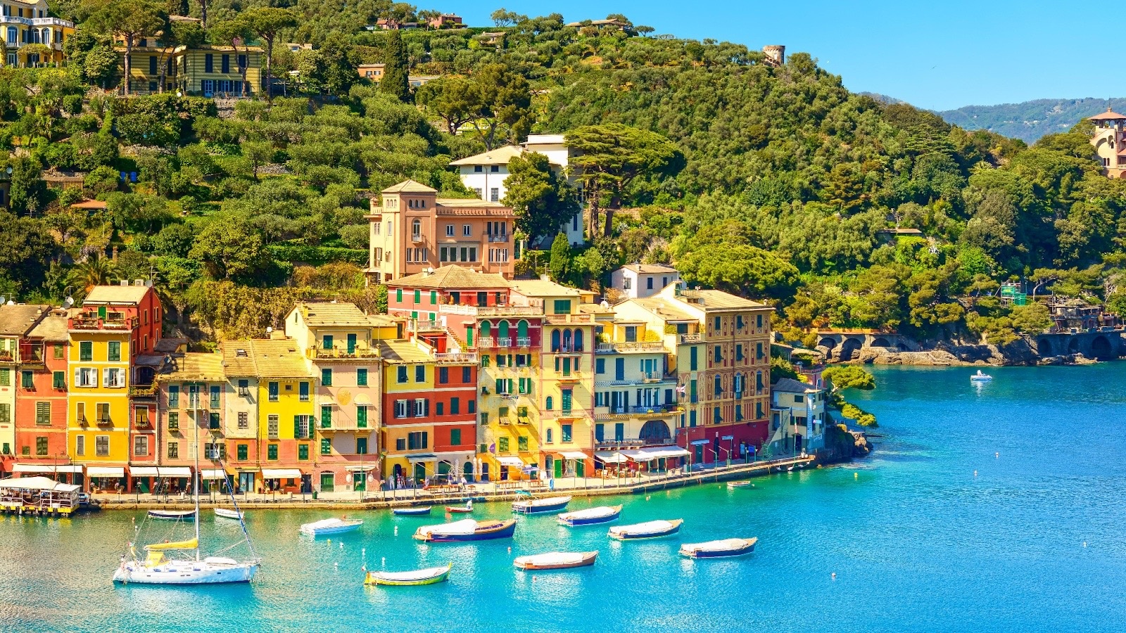 Thi tran o Italy phat du khach nan lai diem nong du lich hinh anh