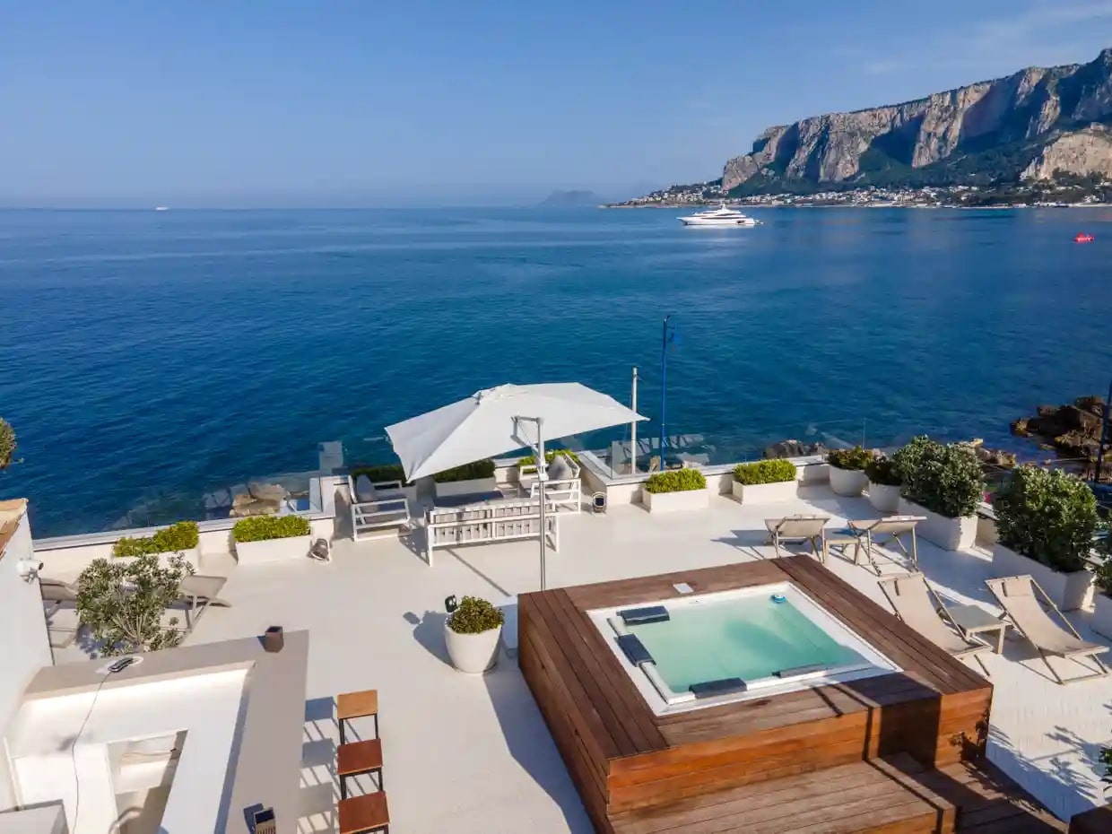 Khach san nghe thuat anh 8