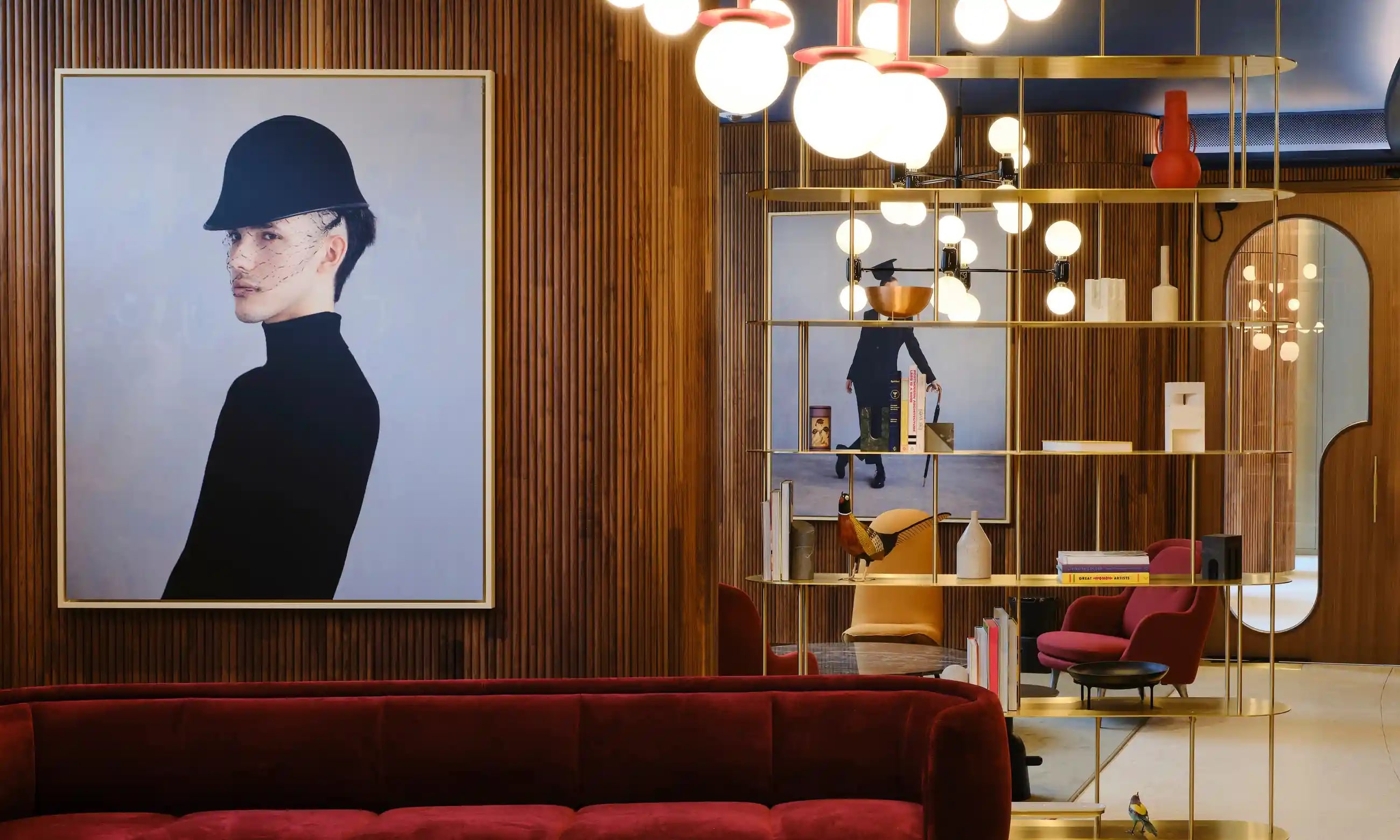 Khach san nghe thuat anh 1