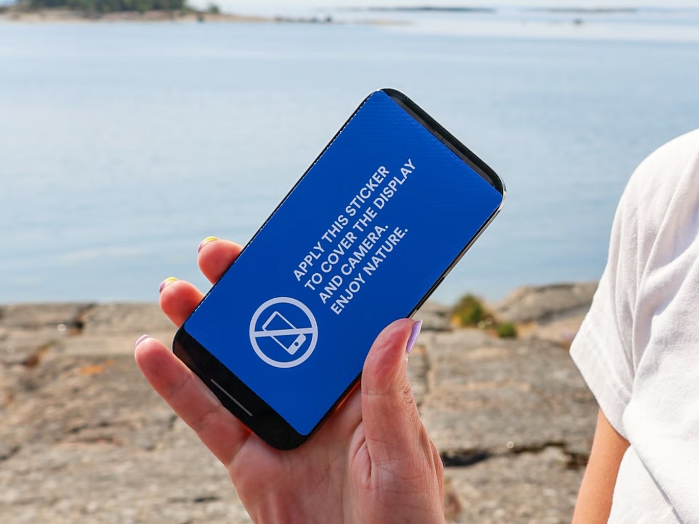 Hon dao khuyen khich du khach bo dien thoai hinh anh