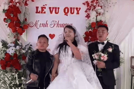 Co dau, chu re bi nem mam tom vao mat giua tiec cuoi hinh anh