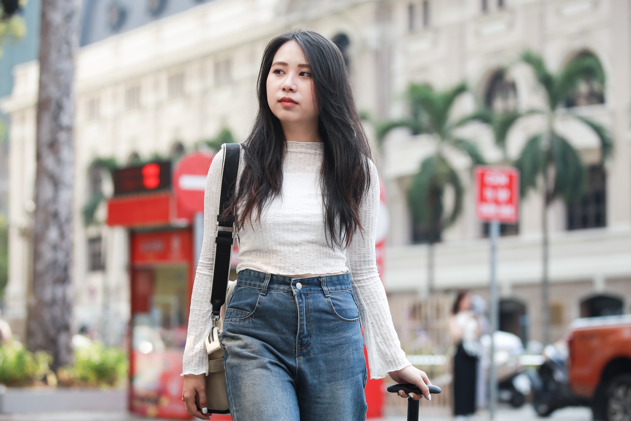 Gia dinh TP.HCM dan do chi 28 trieu mua ve may bay ve que an Tet hinh anh