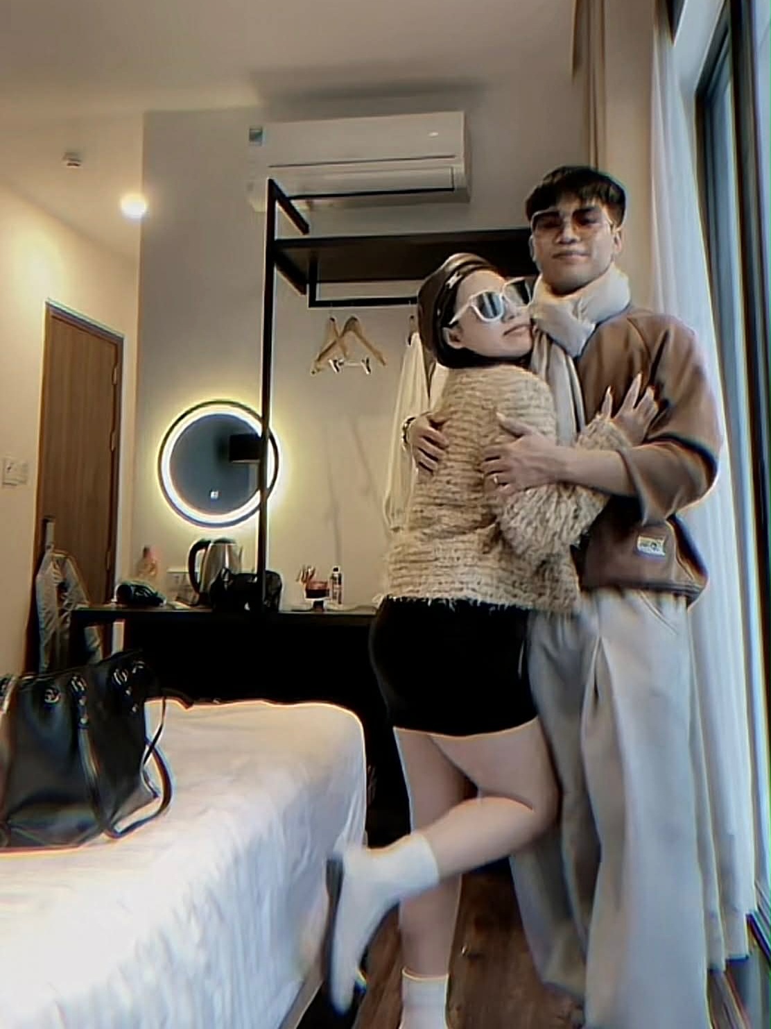 cuoi sau 5 ngay quen anh 2