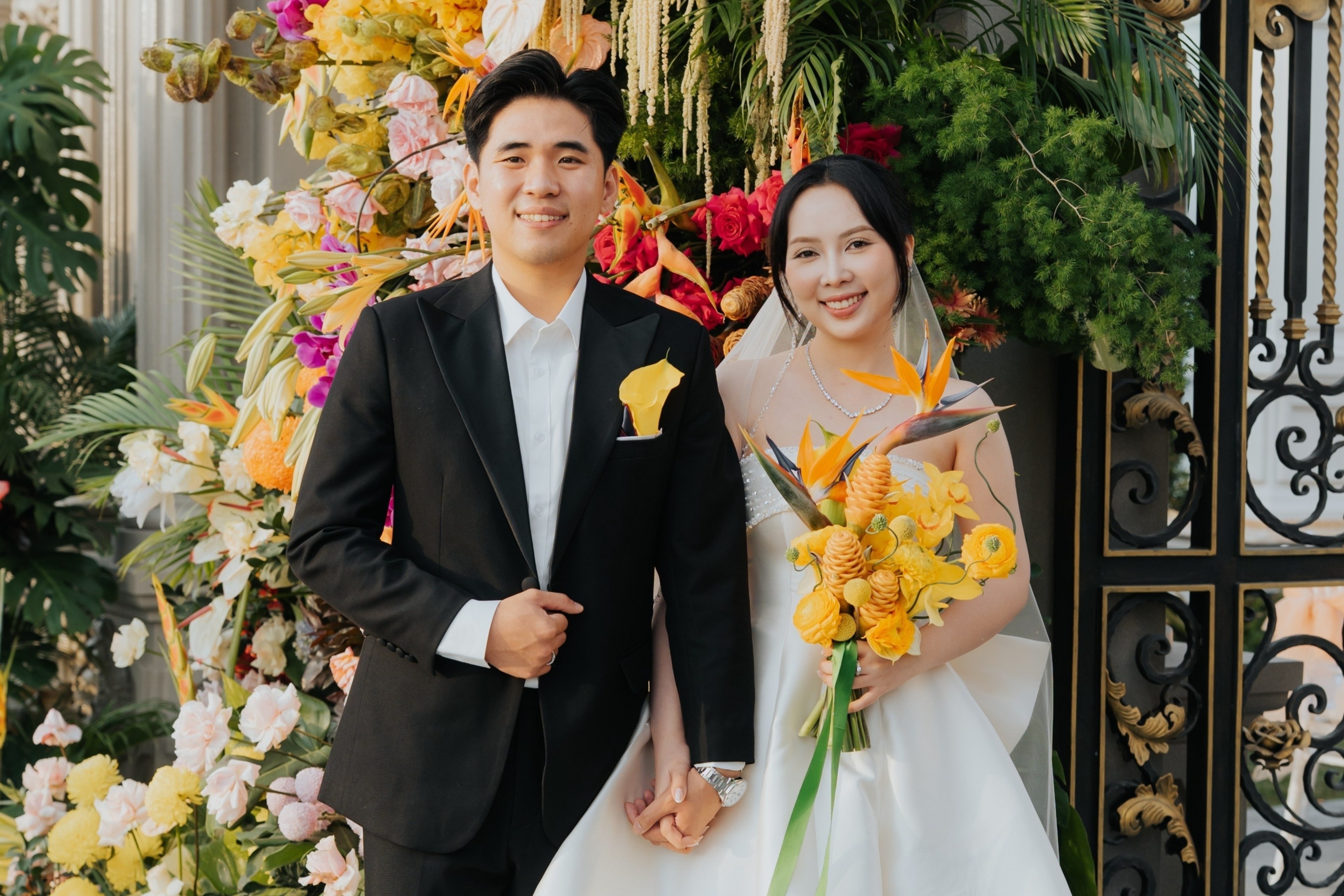 Thieu gia Ben Tre cuoi vo: Biet phu ngap tran 200 loai hoa, 140 mam co hinh anh