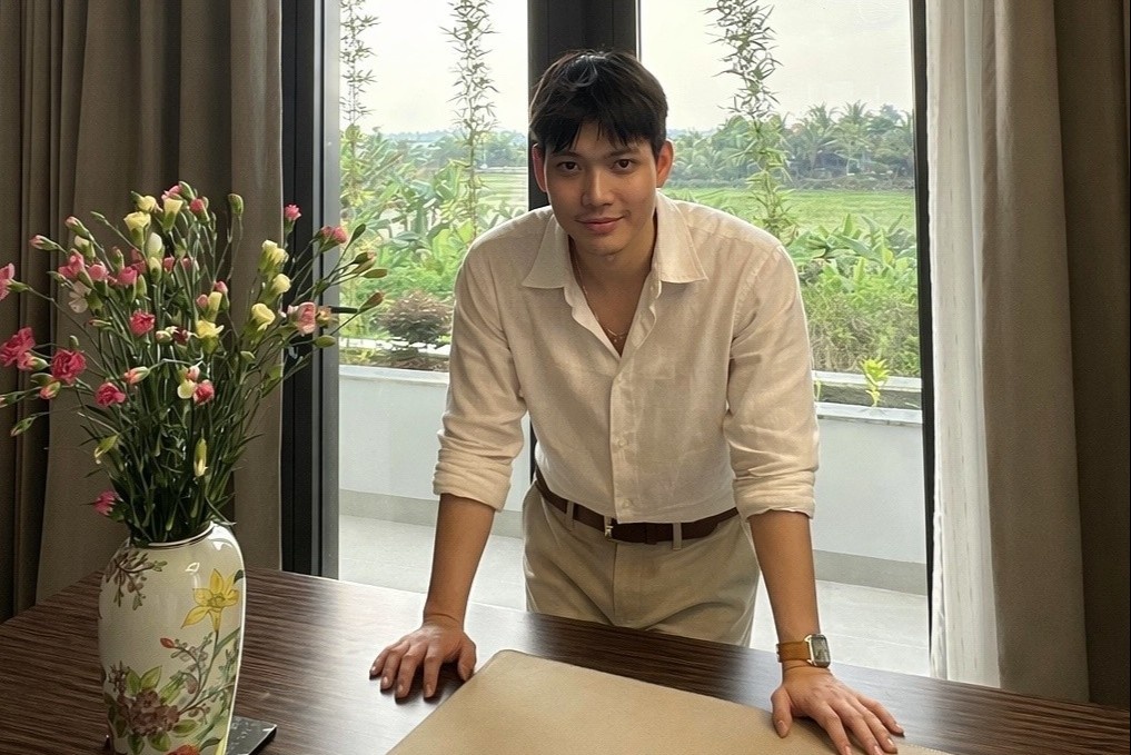 Chang trai xay nha 10 ty dong bieu cha me dip Tet hinh anh