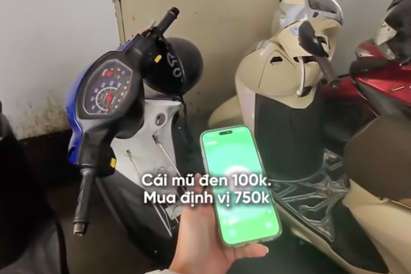 Chang trai lan theo dinh vi gan tren mu de tim lai mu bao hiem da mat hinh anh