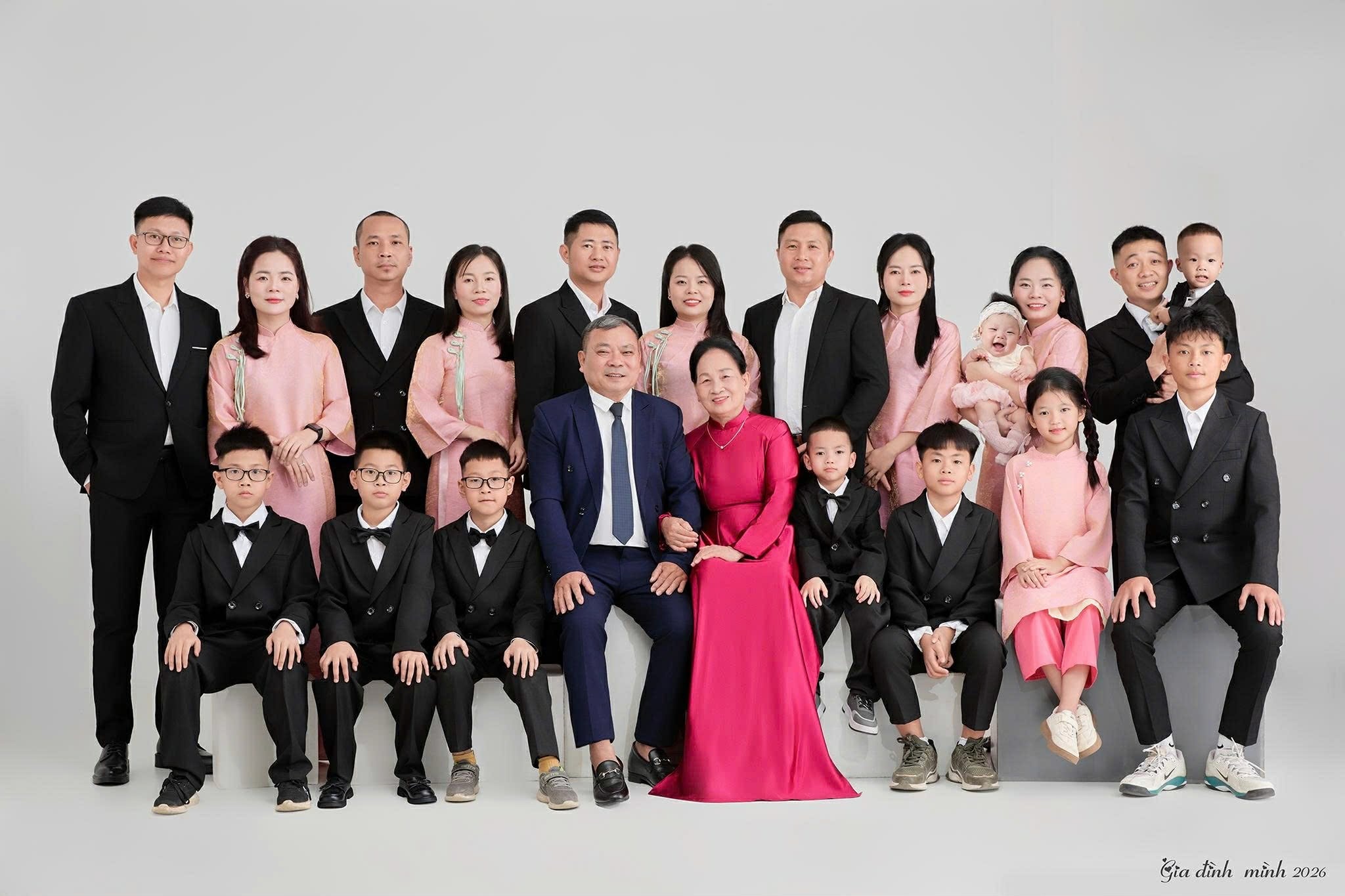 5 chang re cung dua vo, con ve nha ngoai o Nghe An an Tet hinh anh