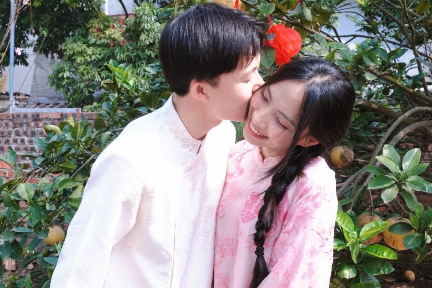 Co gai yeu chang trai Nhat kem 6 tuoi, dua ve Hai Phong an Tet hinh anh