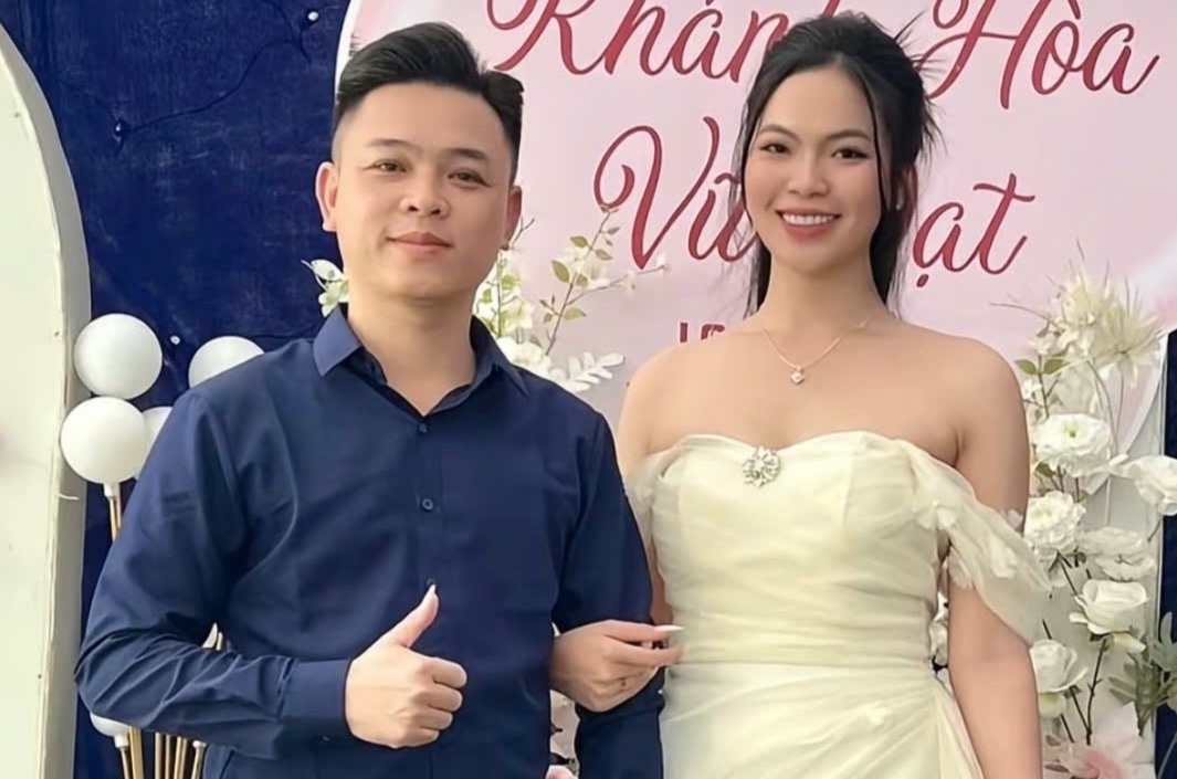 Bo U50 bi nham la nguoi yeu cua con gai vi qua tre hinh anh