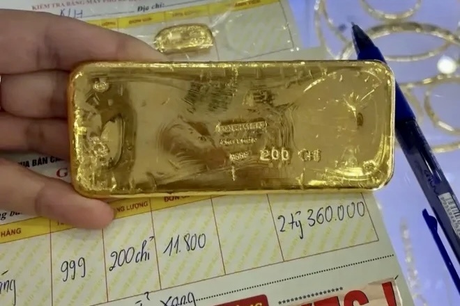 Sau chia tay, co gai cam thoi vang nguoi yeu cu tang ban duoc 2,3 ty hinh anh