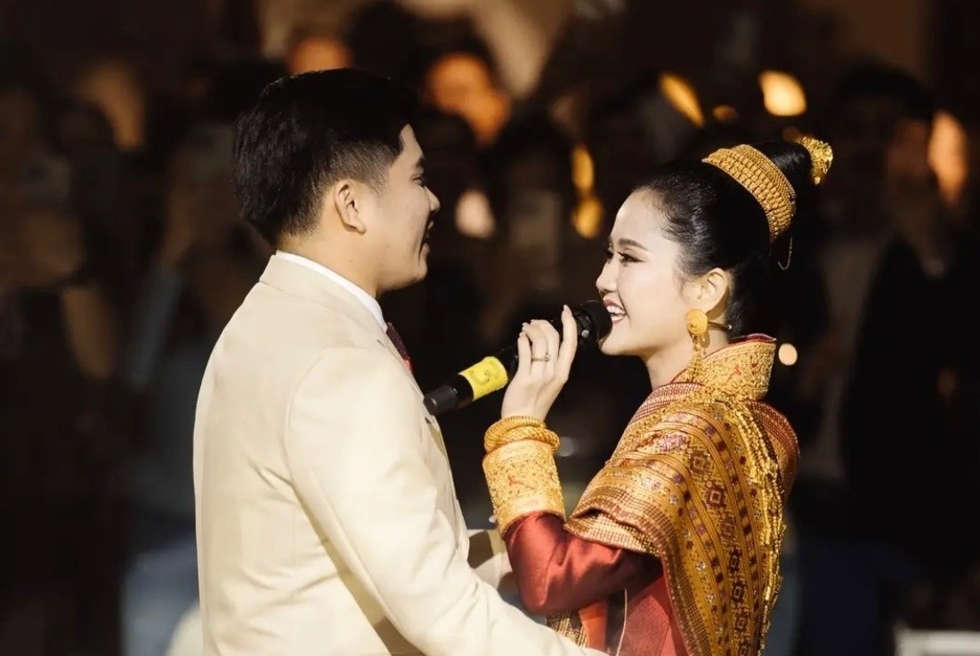 Co dau Lao hat tieng Viet trong le cuoi gay sot mang xa hoi hinh anh