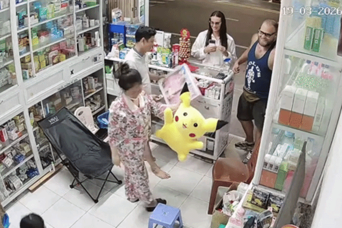 Cap khach Nga lam dieu bat ngo cho con gai chu tiem thuoc o Kien Giang hinh anh