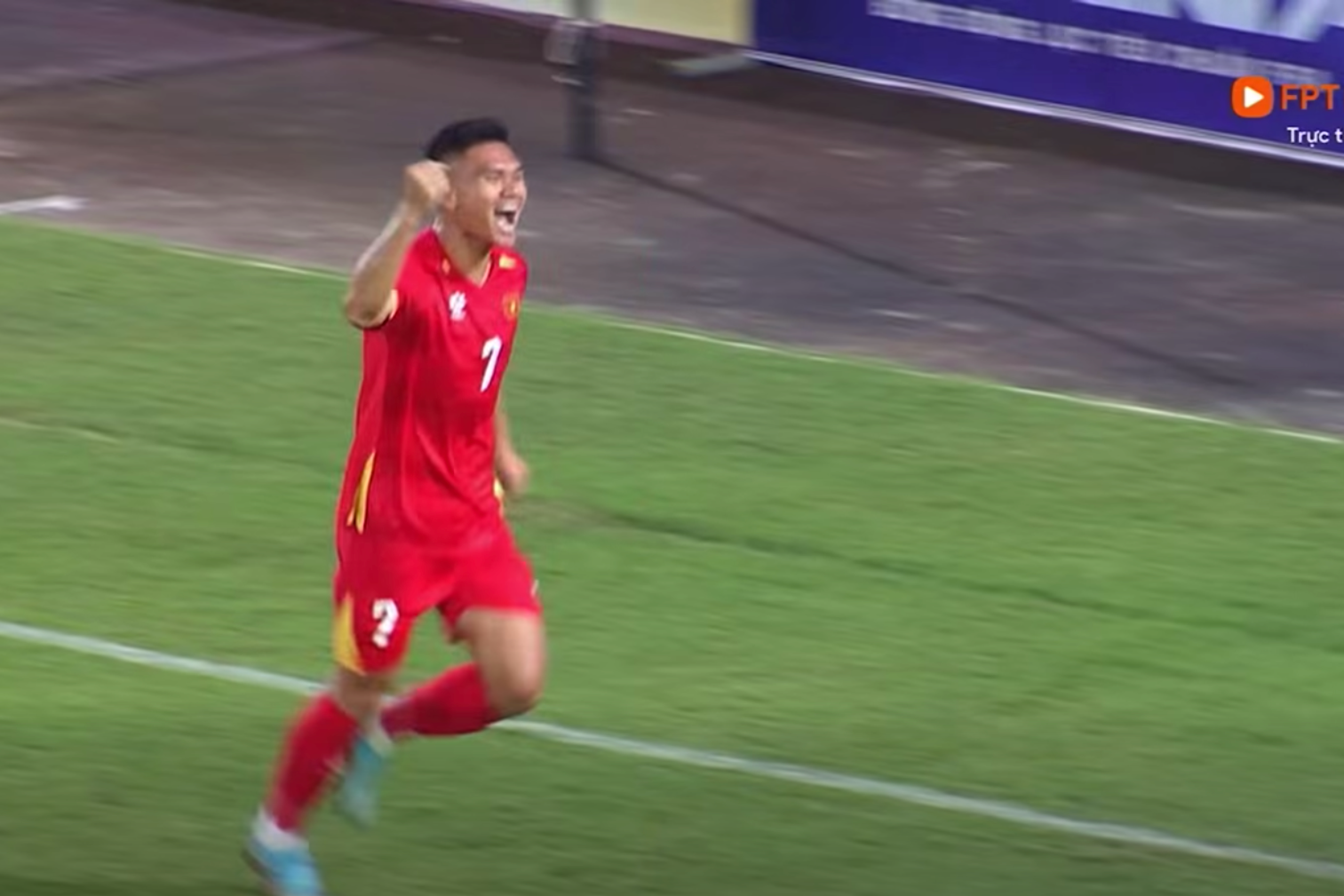 Phan ung cua ba xa Xuan Manh khi chong ghi ban hinh anh