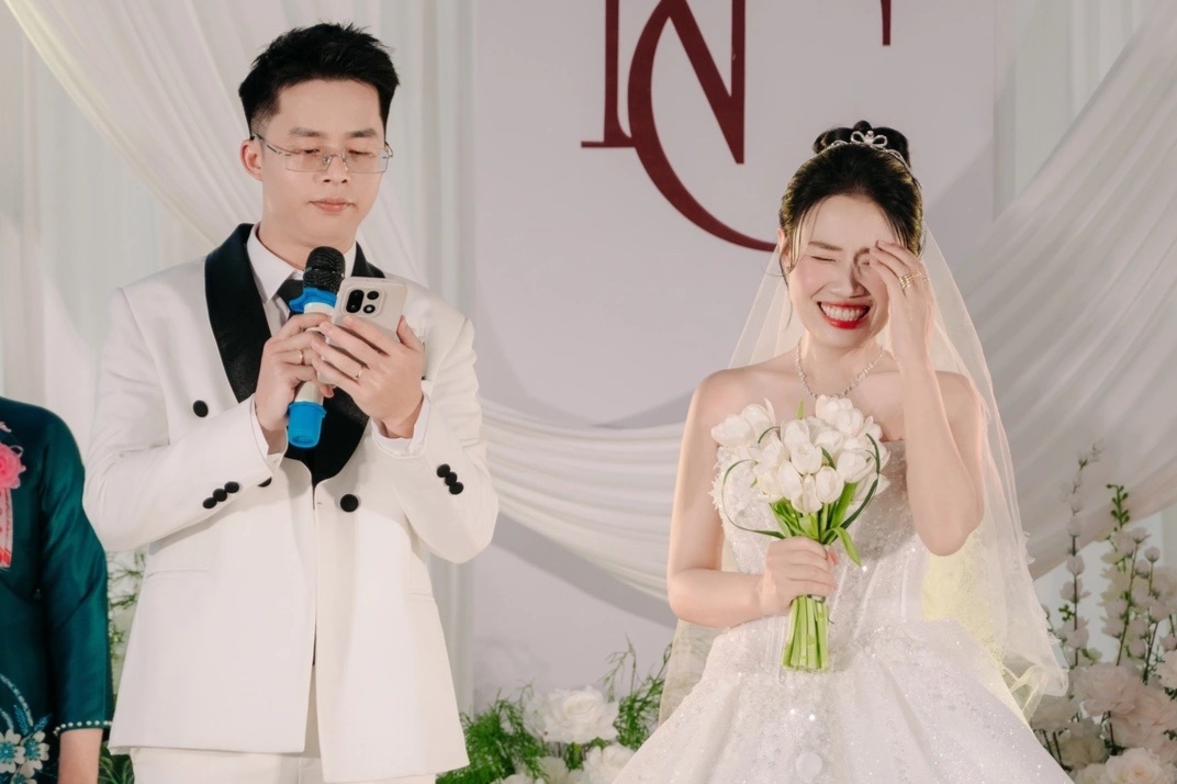 Chu re Trung Quoc phat bieu tieng Viet khien ca hon truong bat cuoi hinh anh