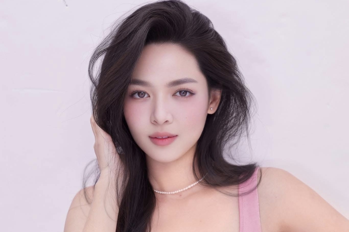 Co gai doi doi nho phau thuat tham my 10 nam truoc, gio ra sao? hinh anh