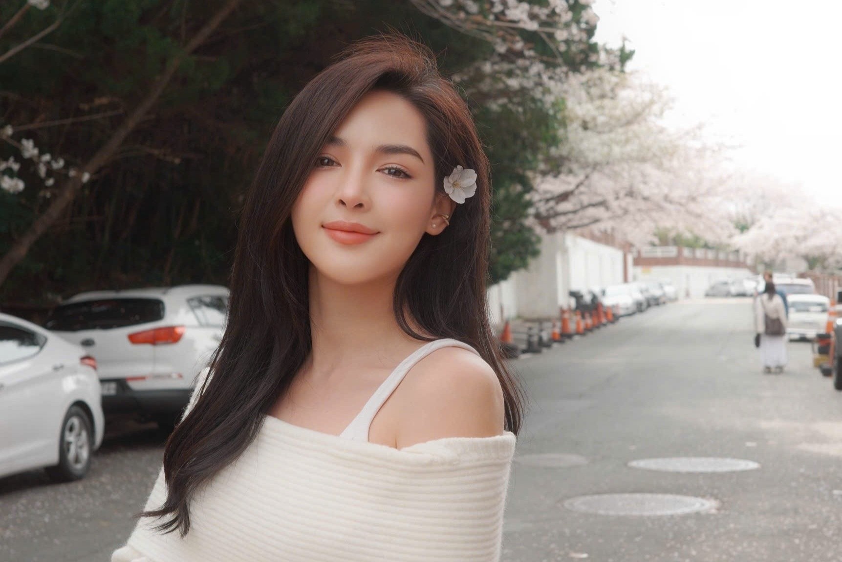 Co gai doi doi nho phau thuat tham my 10 nam truoc, gio ra sao? hinh anh