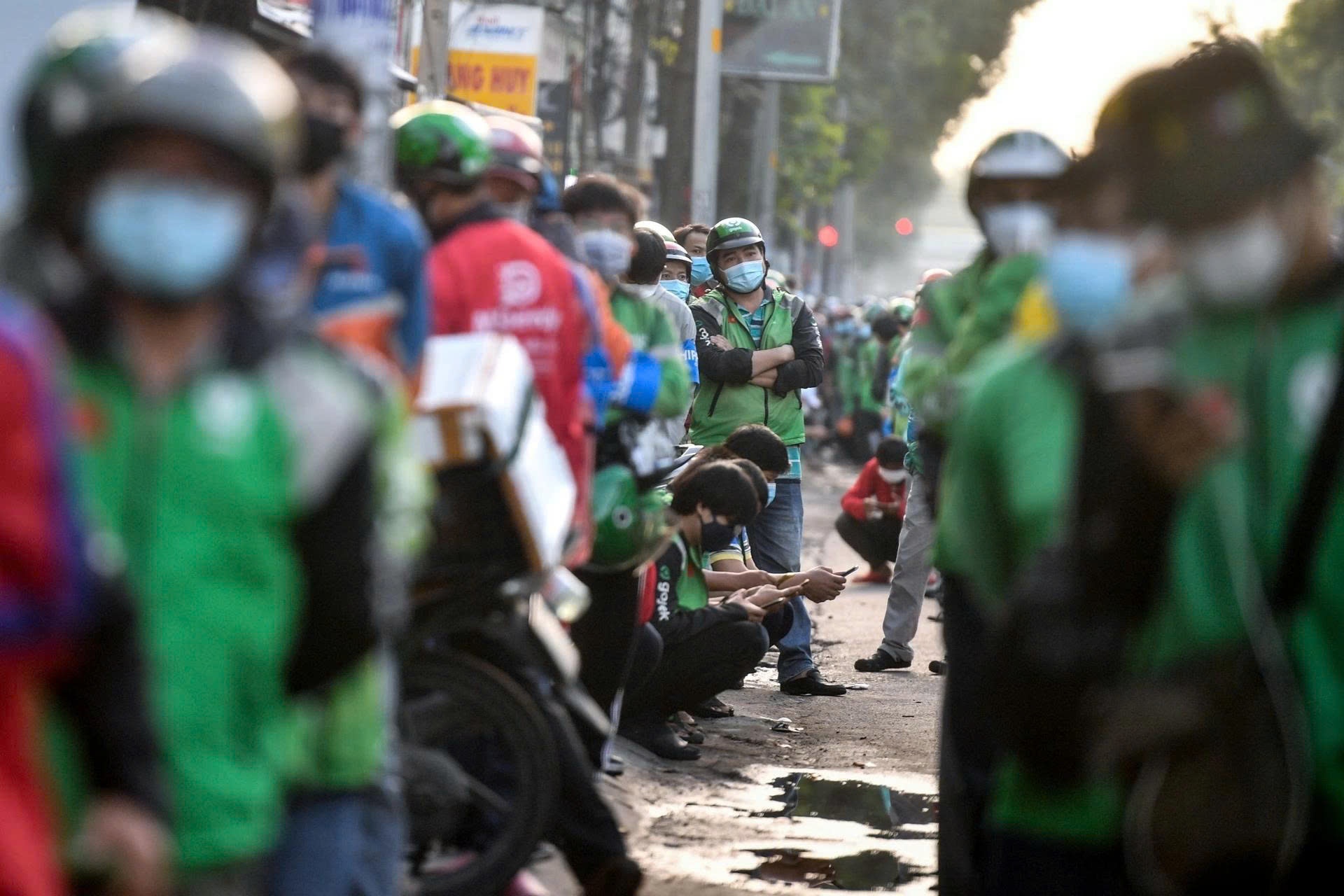 Vu hoc sinh to shipper 'tieu huy' 33 ly tra sua: Nha truong len tieng hinh anh