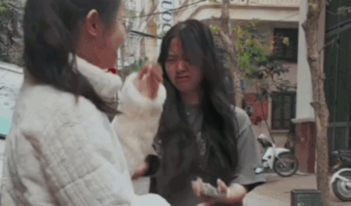 Sau hon 1 nam lay chong o My, co gai tao bat ngo khien ca nha bat khoc hinh anh