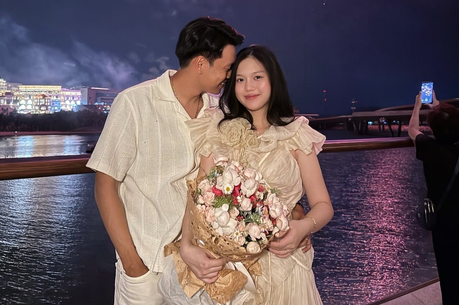 Thanh Chung va vo hot girl ky niem 4 nam ngay cuoi hinh anh