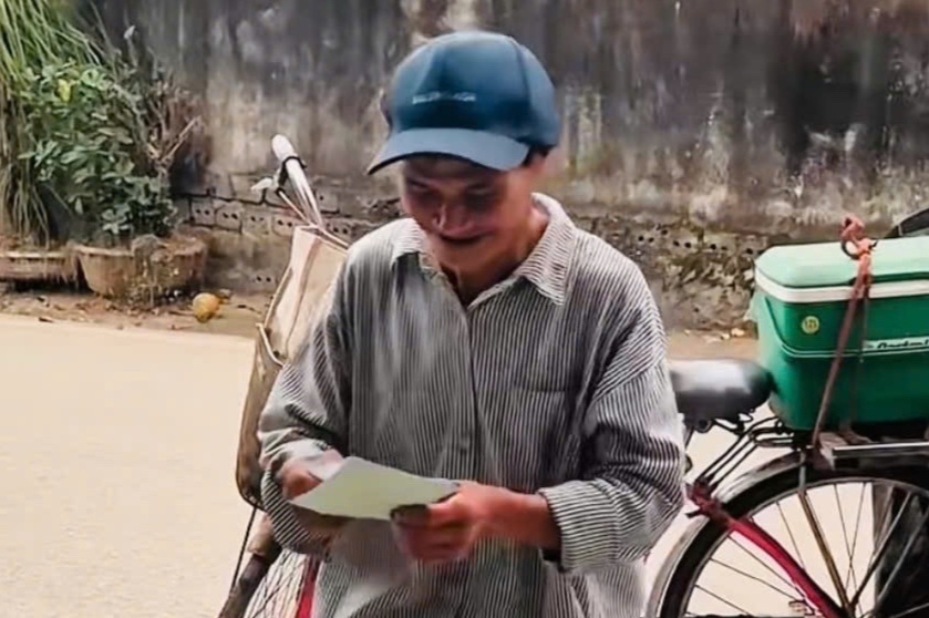 Cha dap xe cu di tung nha moi cuoi con gai hinh anh