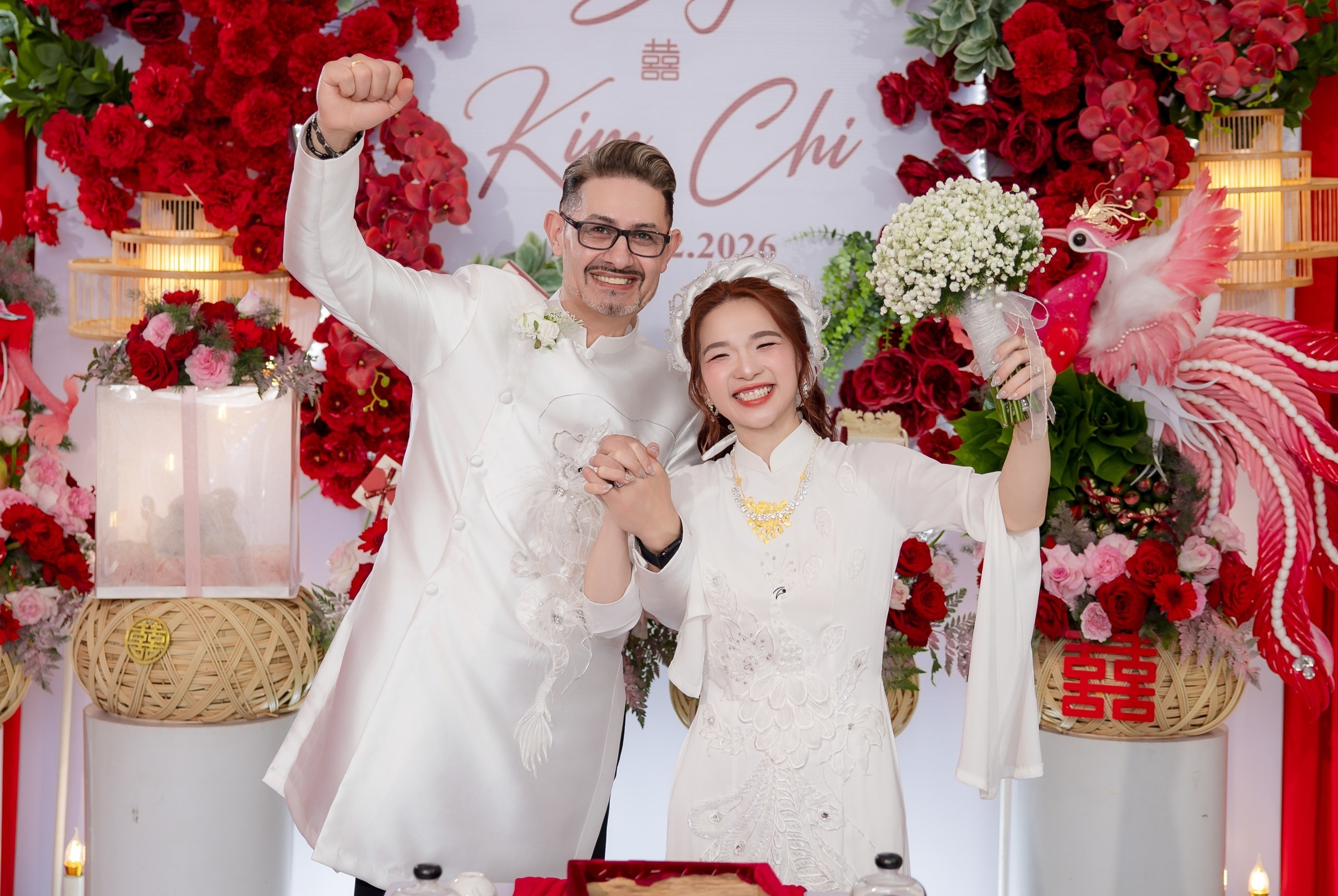 Nguoi dan ong Bosnia bo y dinh doc than vi co gai Viet kem 18 tuoi hinh anh