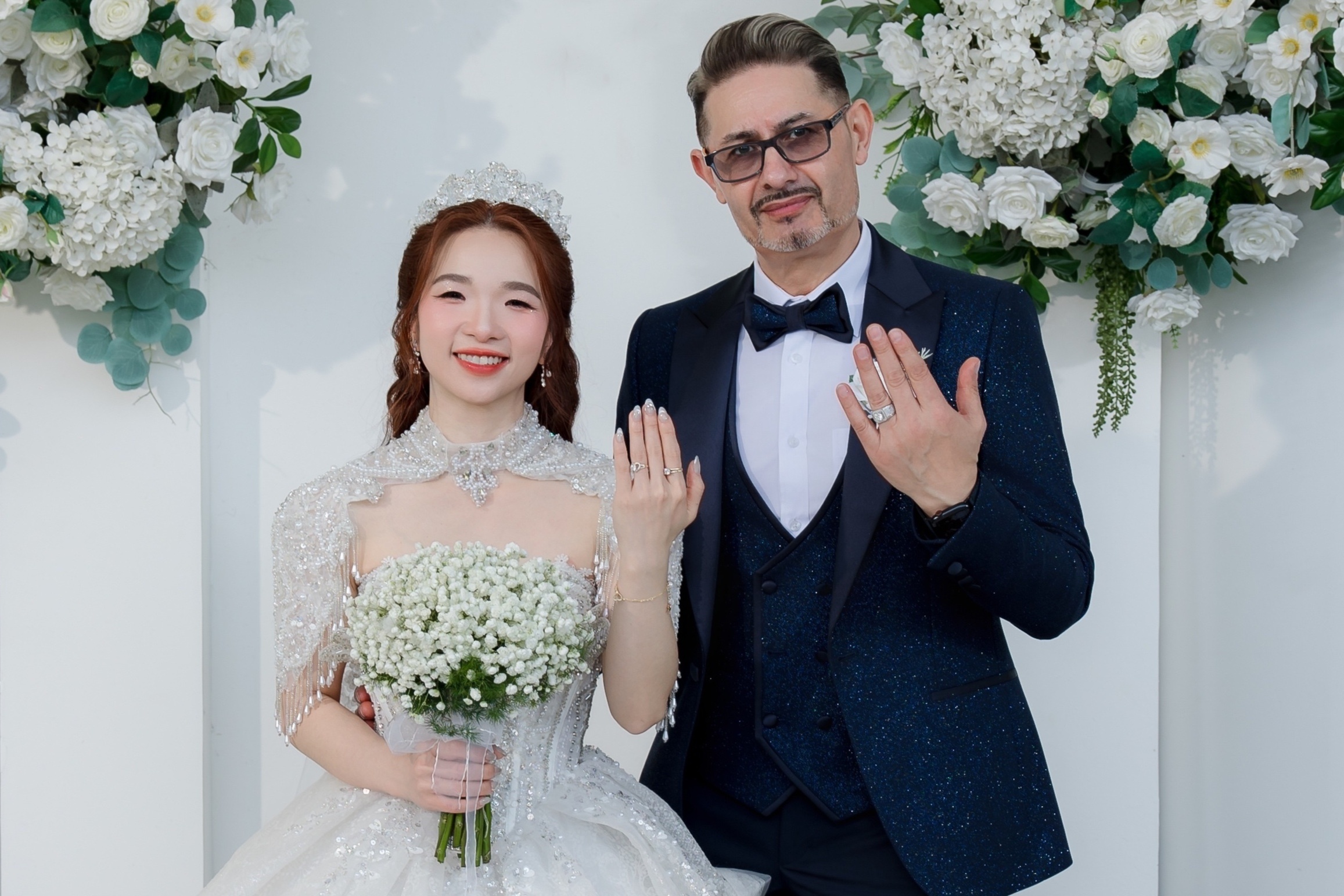 Cuoi vo Viet kem 18 tuoi, chu re Bosnia gay sot vi ve ngoai phong do hinh anh