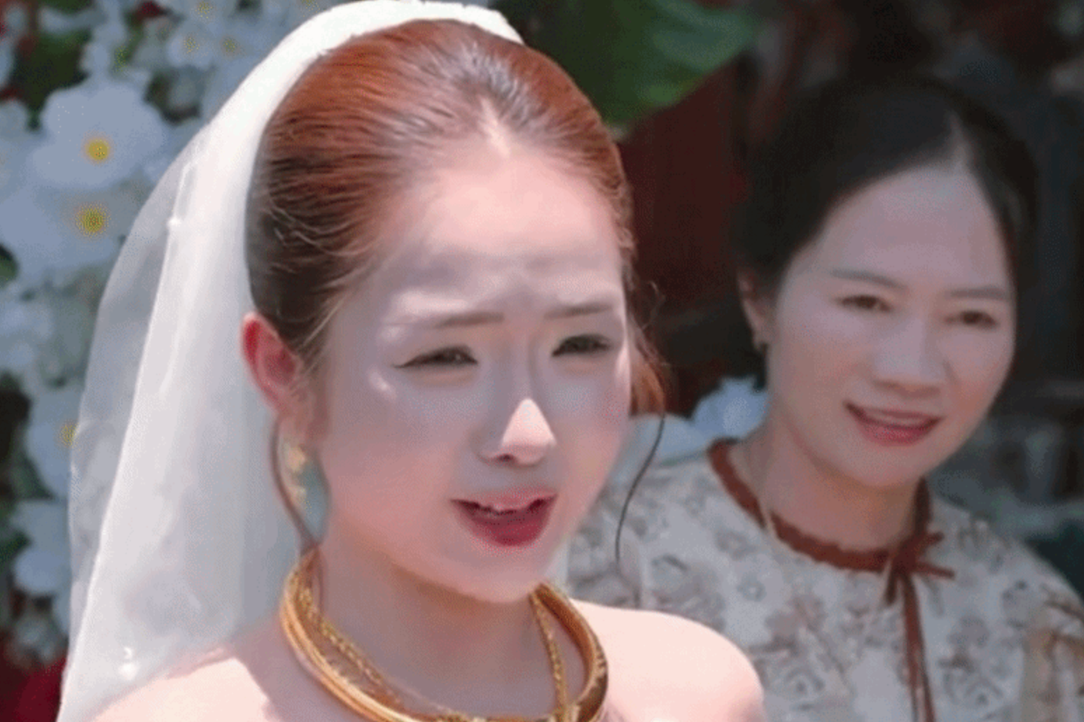 Co dau co nin khoc bang meo chu mo gay sot hinh anh