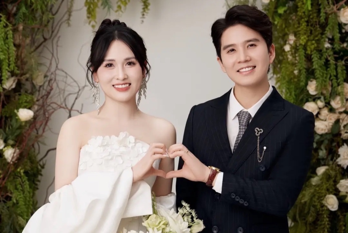 Cap doi yeu sau 5 ngay nhan tin, ve Viet Nam dam ngo moi lan dau gap hinh anh