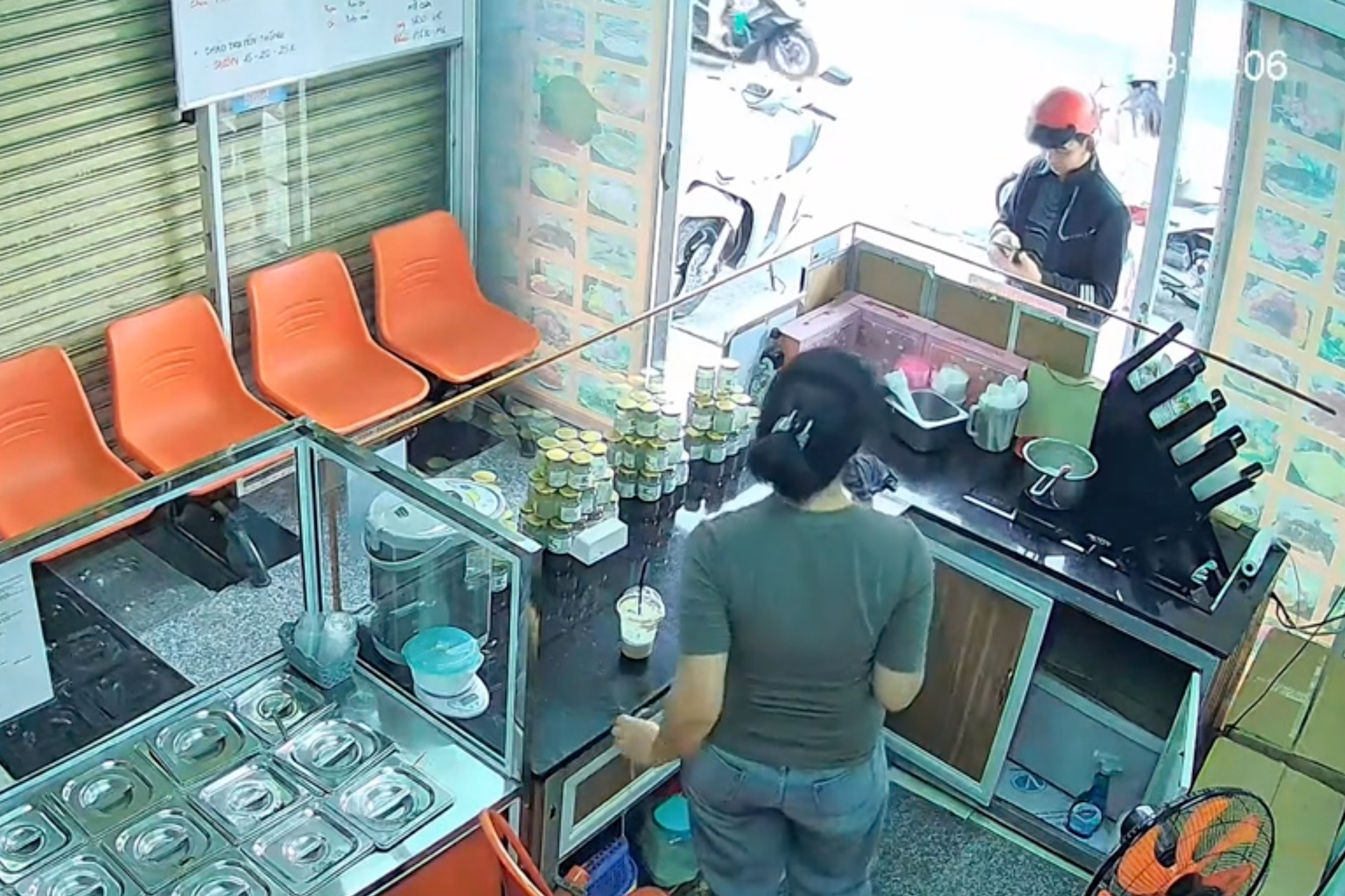 Khach mua bat chao 20.000 dong chuyen nham thanh 20 trieu dong hinh anh