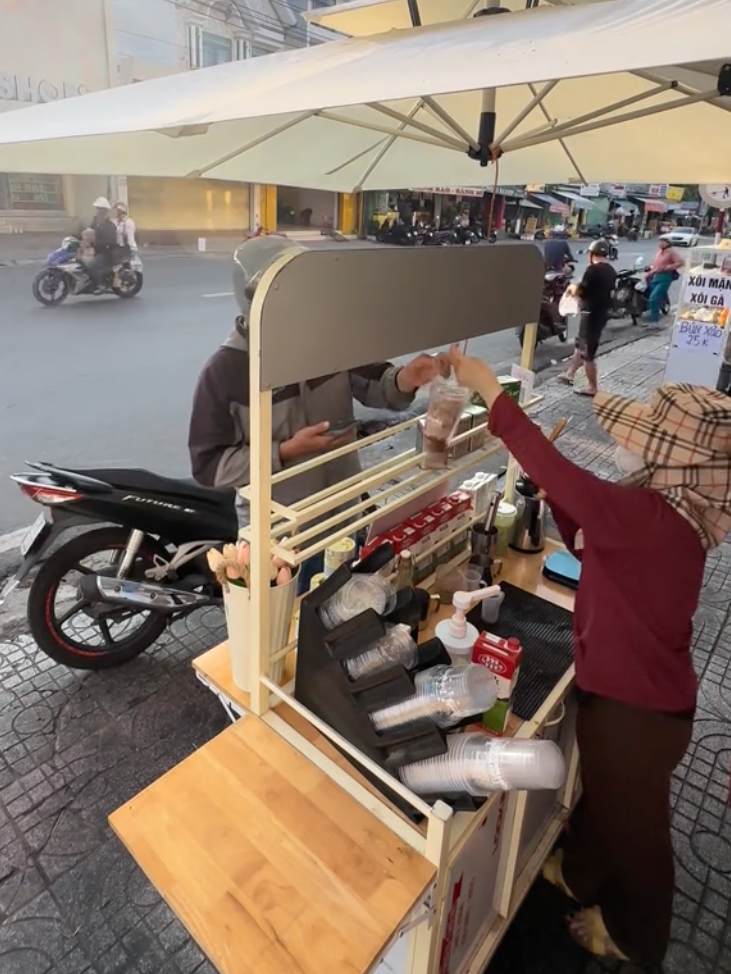 ban cafe le duong anh 1