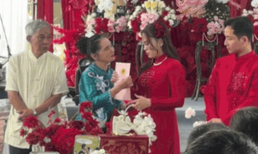 Ông bà khóc khi trao vàng, sổ đỏ cho cháu gái mồ côi đi lấy chồng