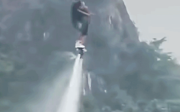 VĐV flyboard và khách chìm nghỉm khi đang 'bay' trên nước ở Ninh Bình