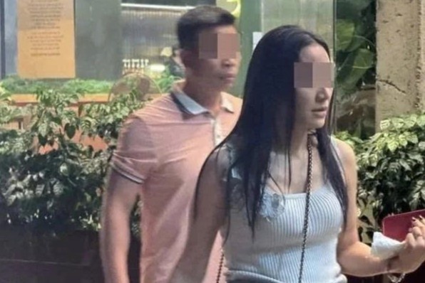 Dien bien moi vu tai xe Lexus treu gheo, hanh hung co gai giua pho hinh anh