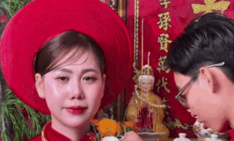 Cô dâu khóc sưng mắt vì mất 6 chỉ vàng trong ngày cưới