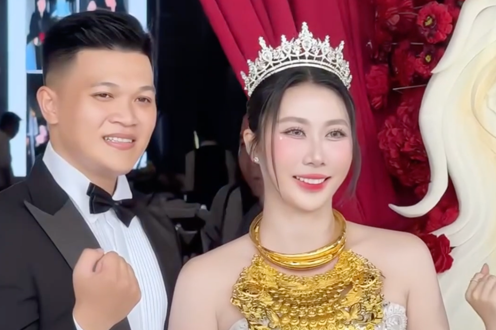 Co dau mang bo hoa cuoi 10 cay vang hinh anh