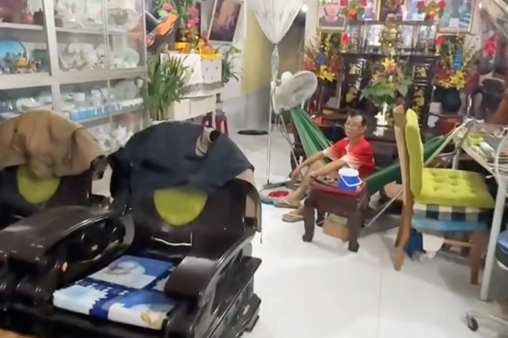 Ngoi nha mien Tay dai ca tram met gay sot hinh anh